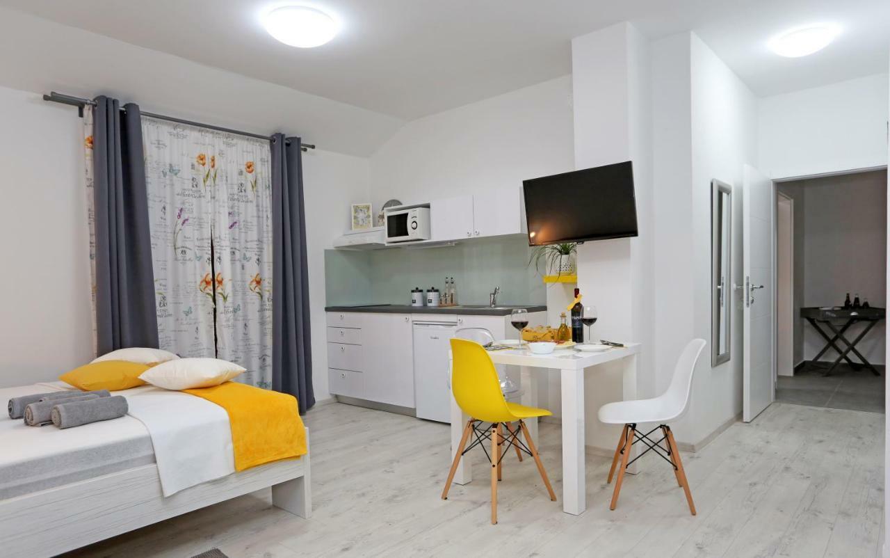 Guesthouse Villa Domenico Lozovac Bagian luar foto