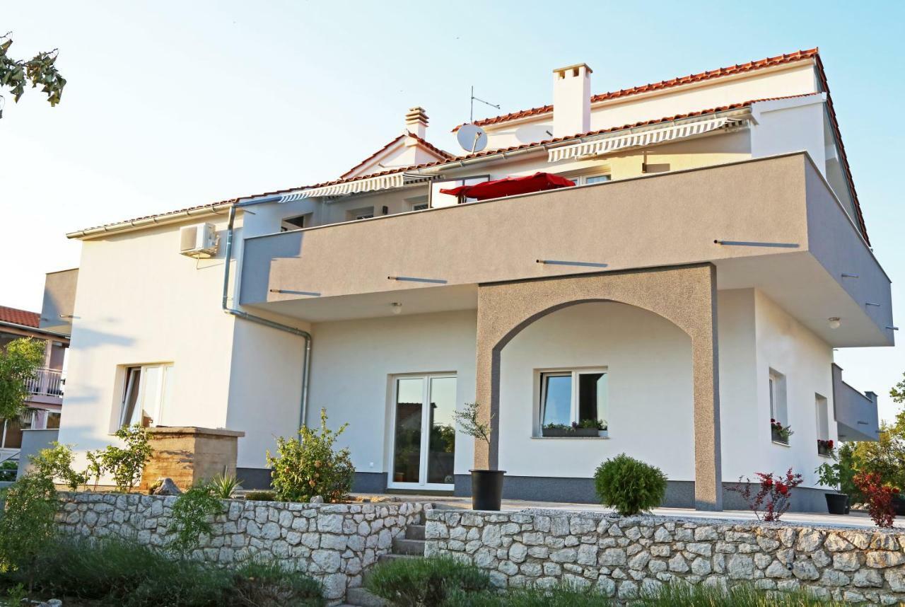 Guesthouse Villa Domenico Lozovac Bagian luar foto
