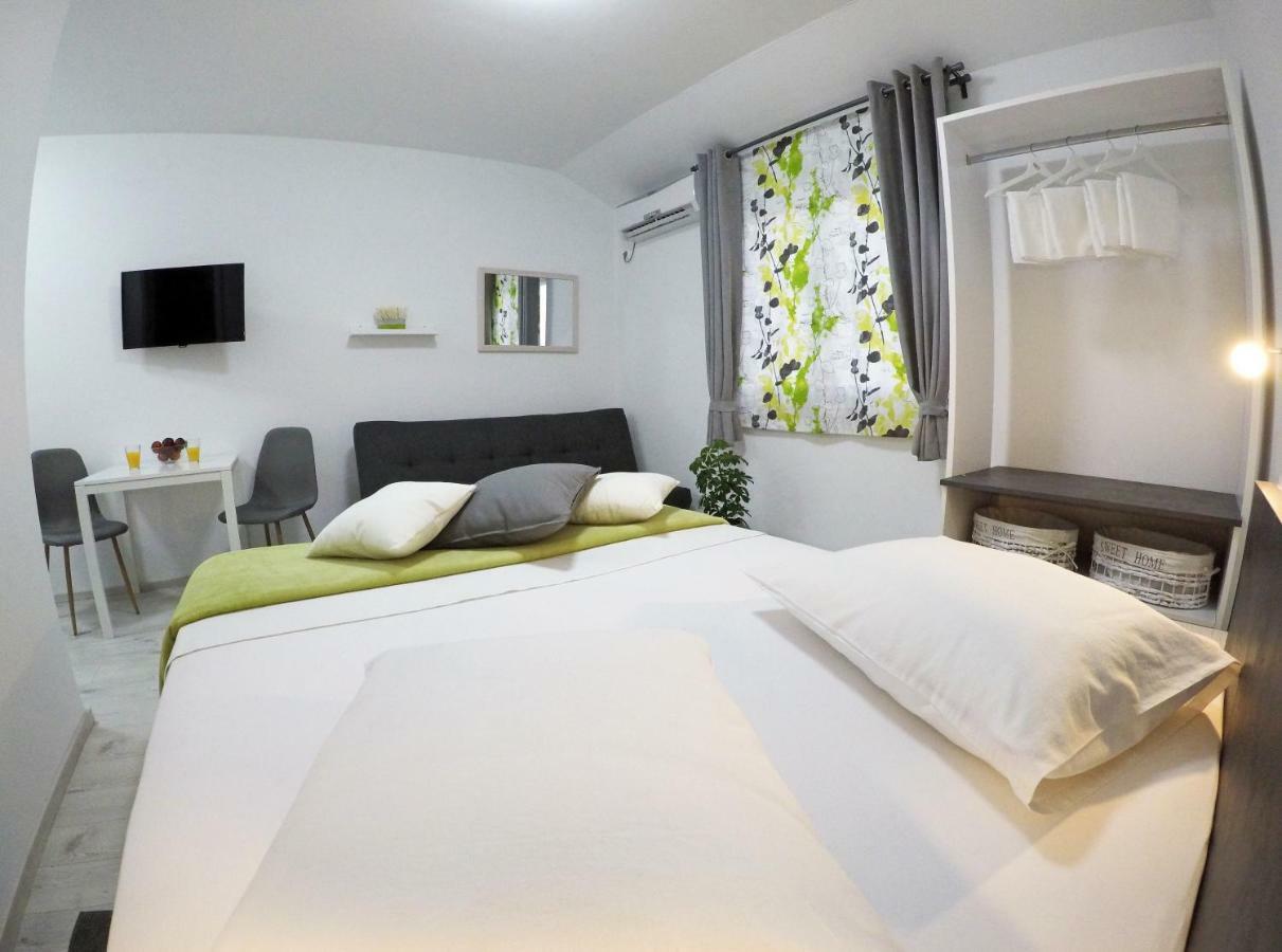 Guesthouse Villa Domenico Lozovac Bagian luar foto