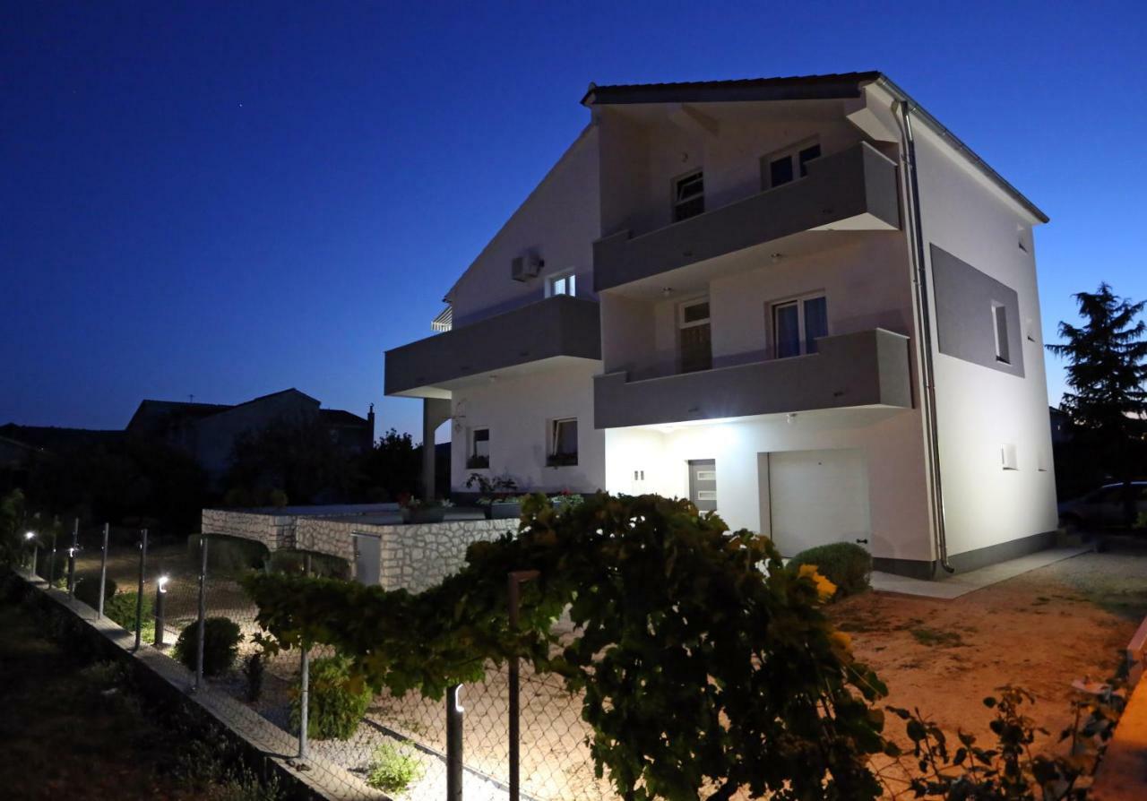 Guesthouse Villa Domenico Lozovac Bagian luar foto