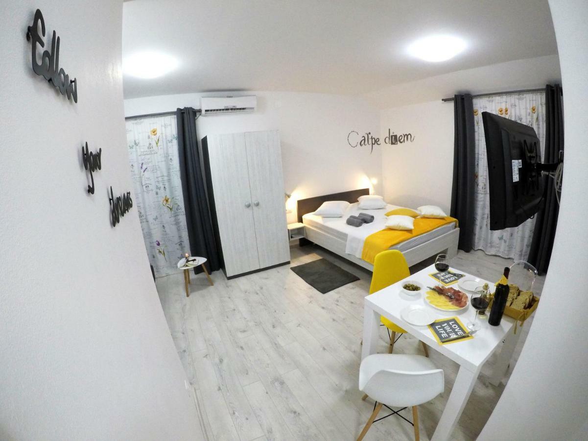 Guesthouse Villa Domenico Lozovac Bagian luar foto
